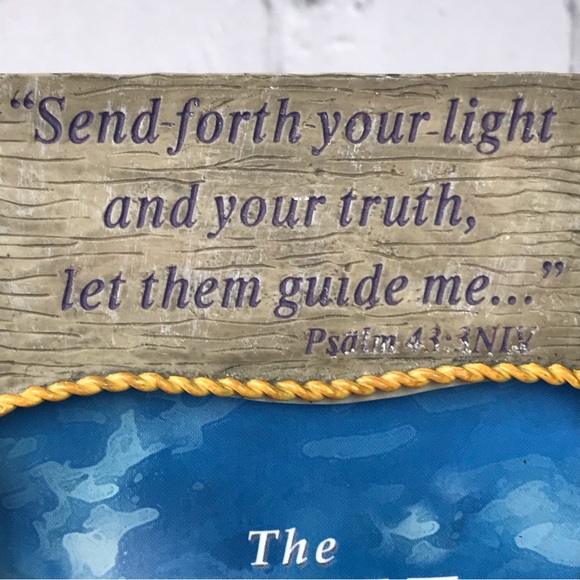 Sierra Gift Company The Light Of The World Matthew 5:14 Light House Photo Frame - Picture 2 of 6